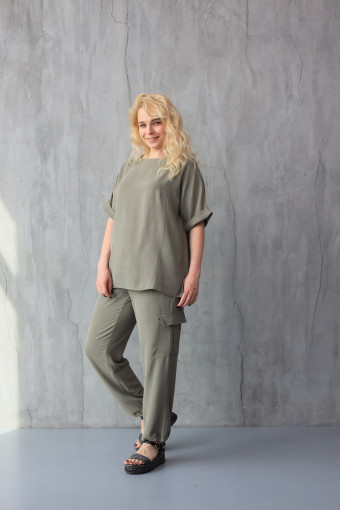 Літній жіночий костюм